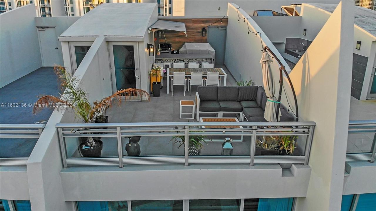 Penthouse in Miami, USA, 180 m² - picture 2