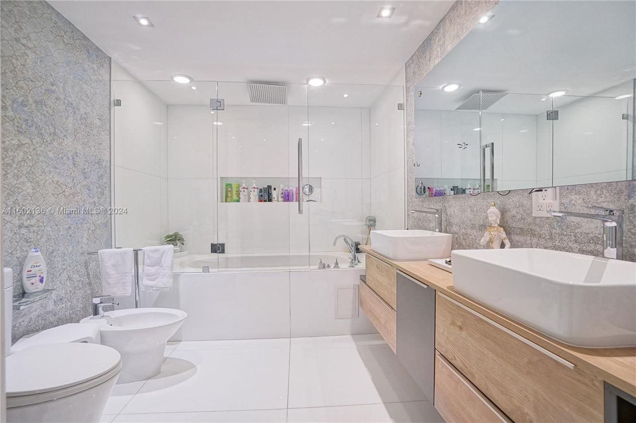 Penthouse in Miami, USA, 180 m² - picture 15