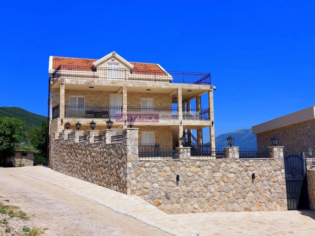 Villa in Herceg-Novi, Montenegro, 252 m² - picture 14