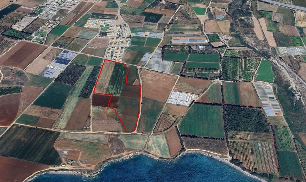 Terrain à Paphos, Chypre, 73 726 m² - image 1