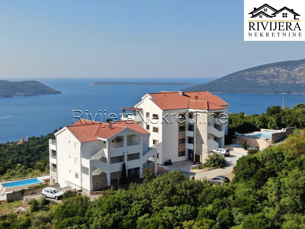 Appartement à Herceg-Novi, Monténégro, 73 m² - image 1