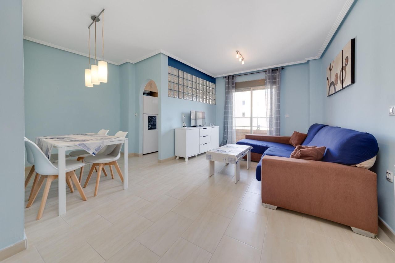 Piso en Torrevieja, España, 78 m² - imagen 1