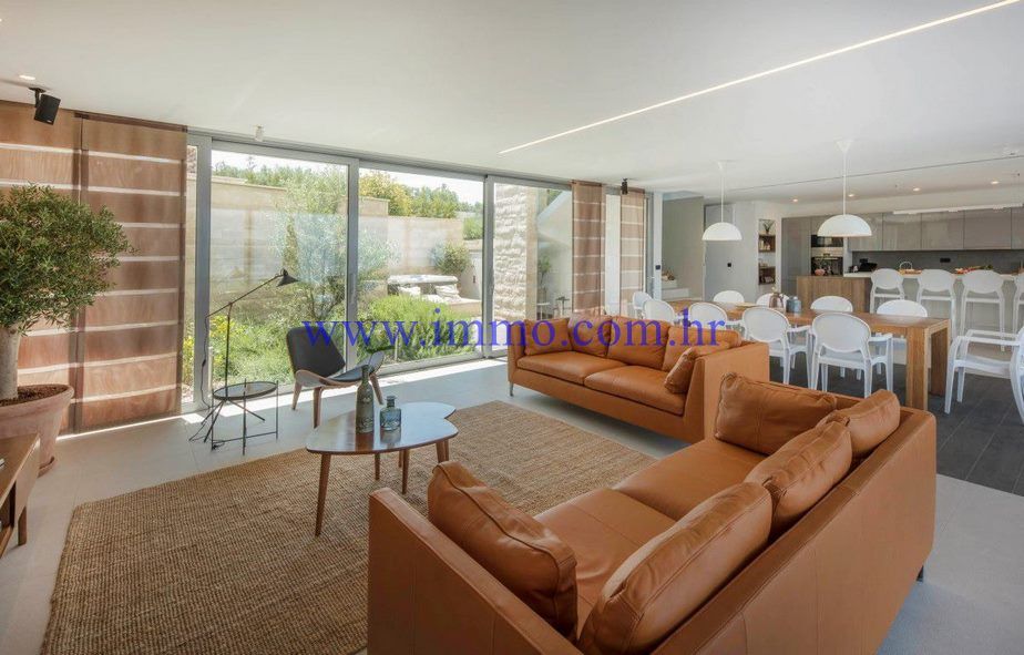 Villa on Brac, Croatia, 350 m² - picture 3