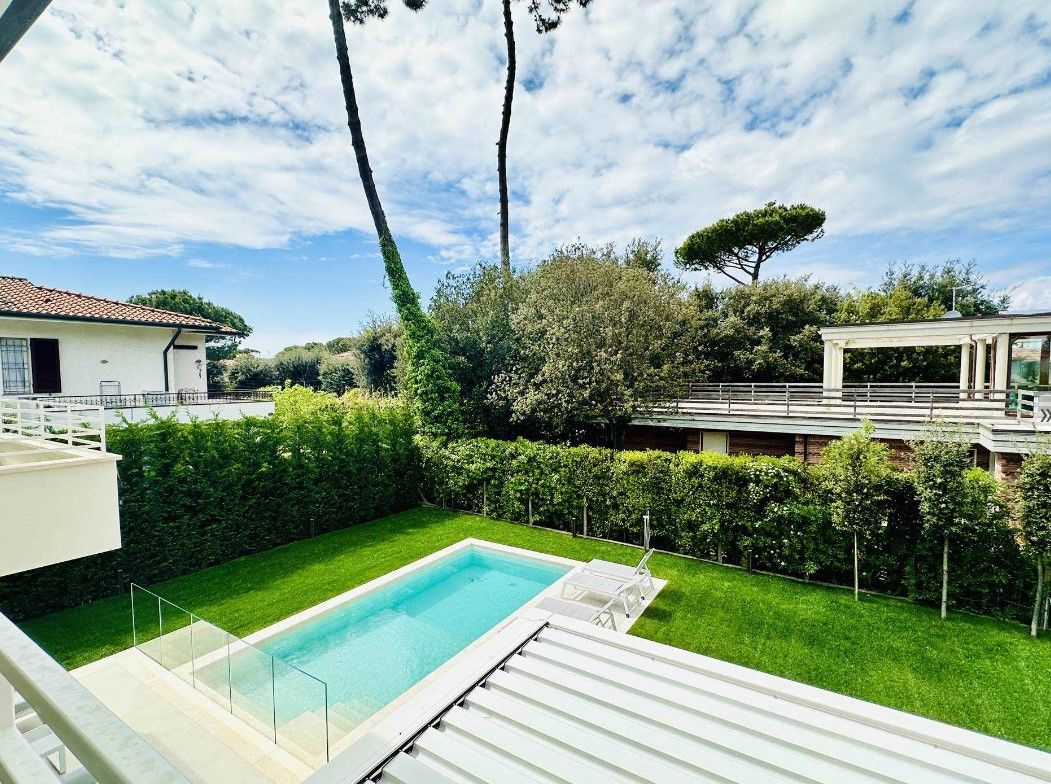 Villa in Marina di Pietrasanta, Italy, 226 m² - picture 2