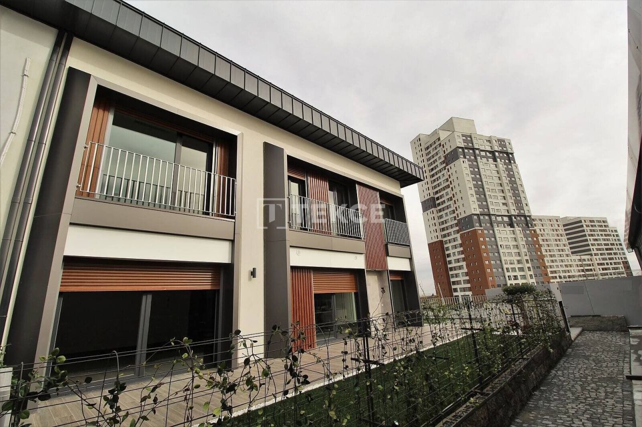 Villa in Basaksehir, Turkey, 240 m² - picture 1