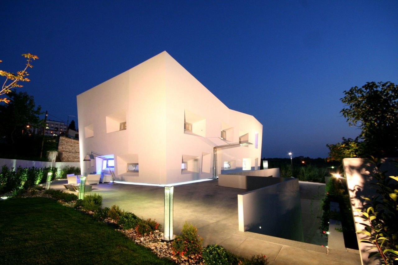 Maison à Pula, Croatie, 675 m² - image 1