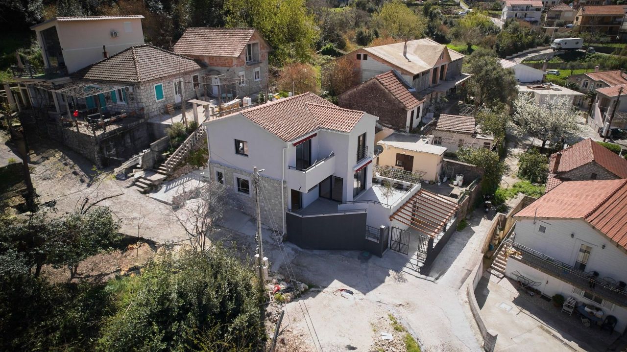 Casa en Kotor, Montenegro, 160 m² - imagen 2