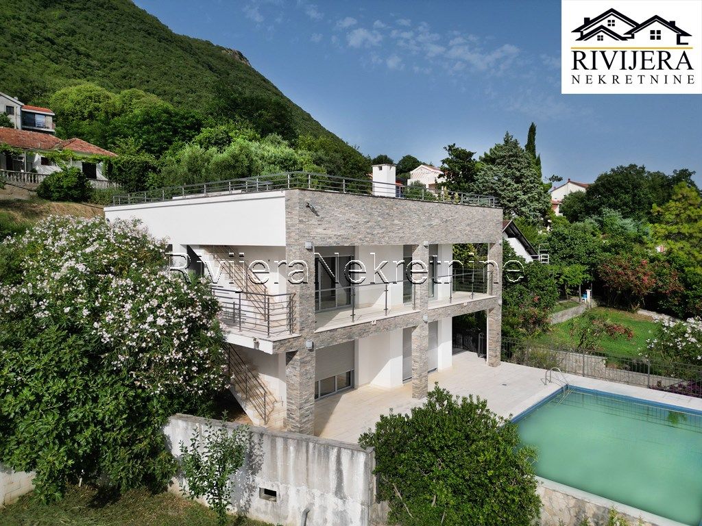 Villa à Herceg-Novi, Monténégro, 267 m² - image 1