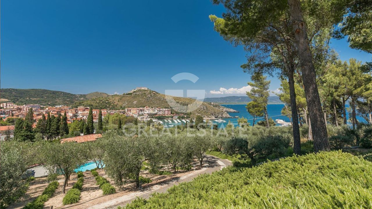 Villa à Monte Argentario, Italie, 389.95 m² - image 1