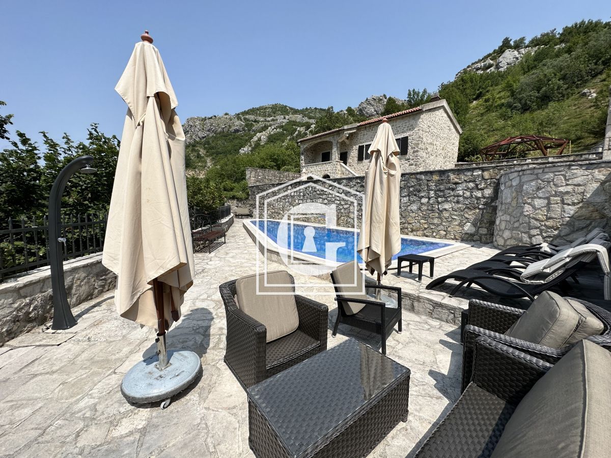 Apartamento en Budva, Montenegro, 180 m² - imagen 1