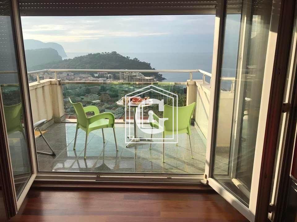 Apartment in Petrovac, Montenegro, 142 m² - picture 1