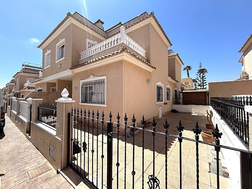 Villa in Orihuela Costa, Spain, 97 m² - picture 1