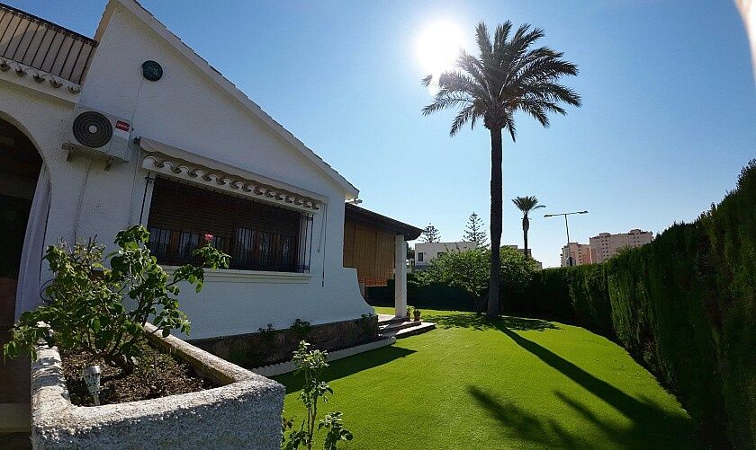 Bungalow in Orihuela Costa, Spain, 750 m² - picture 1