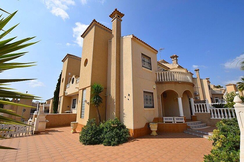 Villa in Orihuela Costa, Spanien, 110 m² - Foto 1