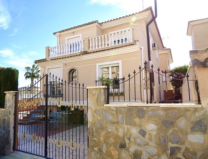 Villa in Orihuela Costa, Spain, 150 m² - picture 1