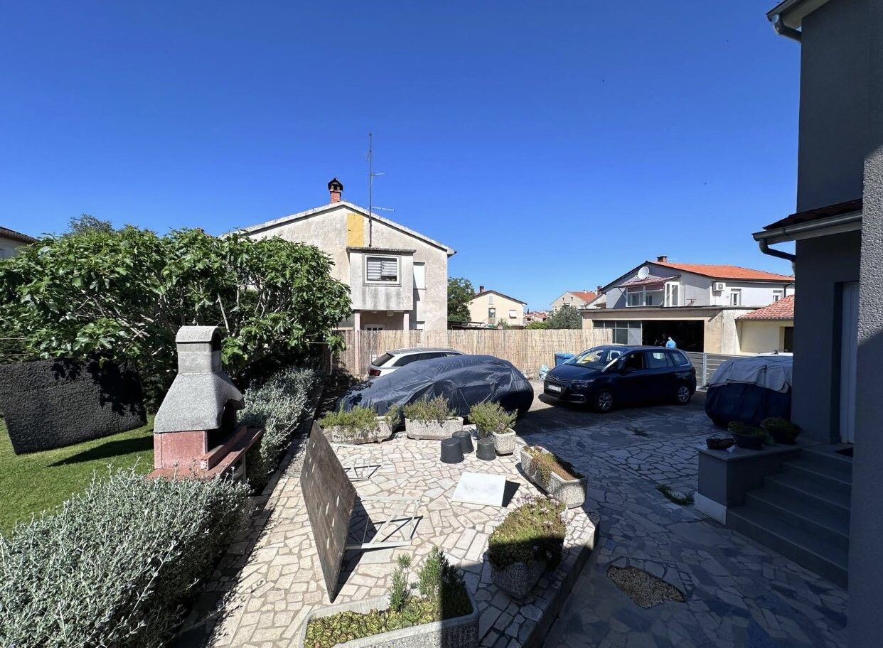 Maison à Pula, Croatie, 350 m² - image 1