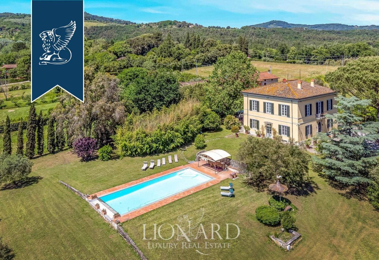 Villa in Lucca, Italien, 840 m² - Foto 1