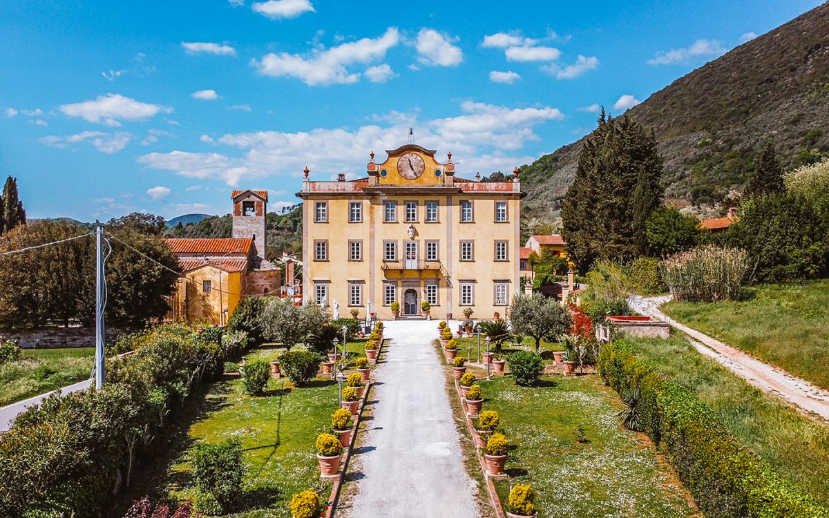 Haus in Lucca, Italien, 1 600 m² - Foto 1