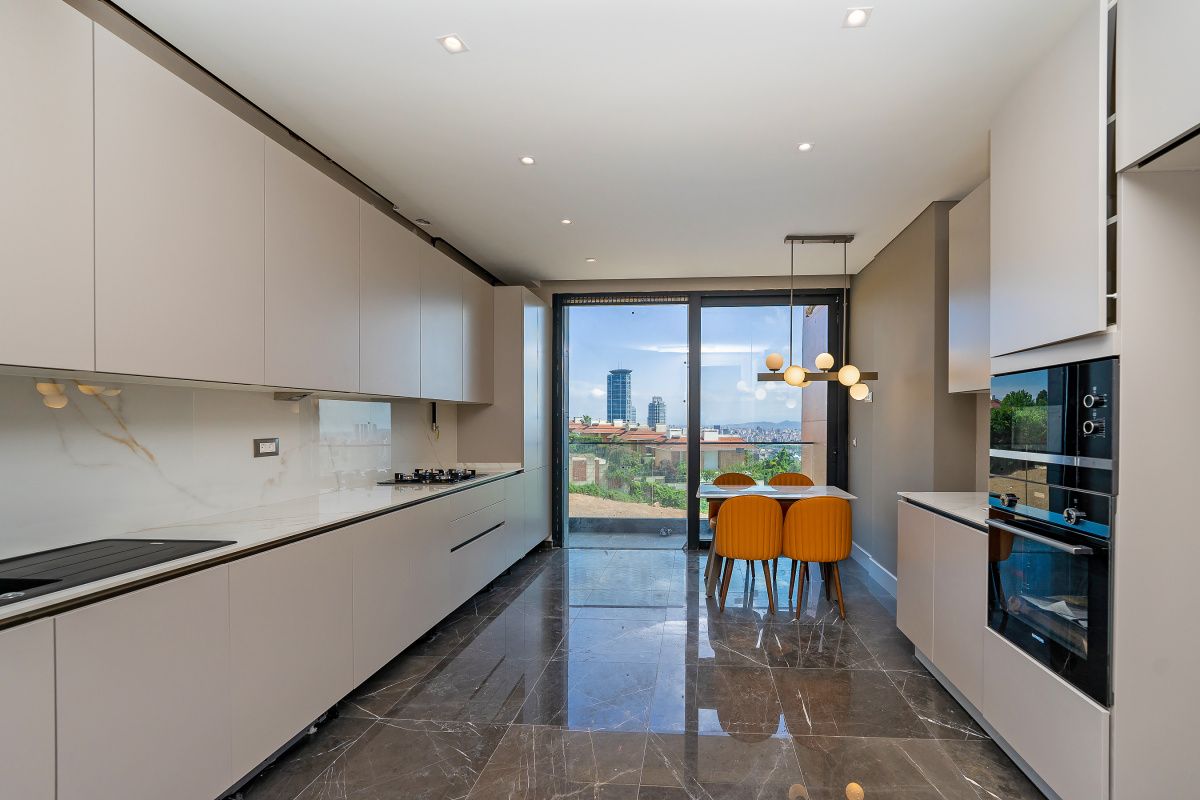 Flat in Istanbul, Turkey - picture 5