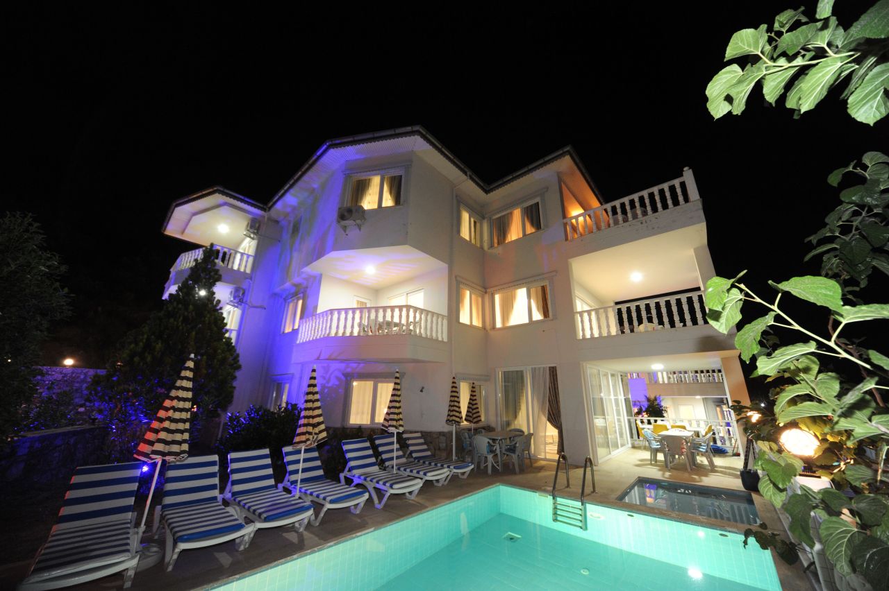Villa in Alanya, Türkei, 350 m² - Foto 1