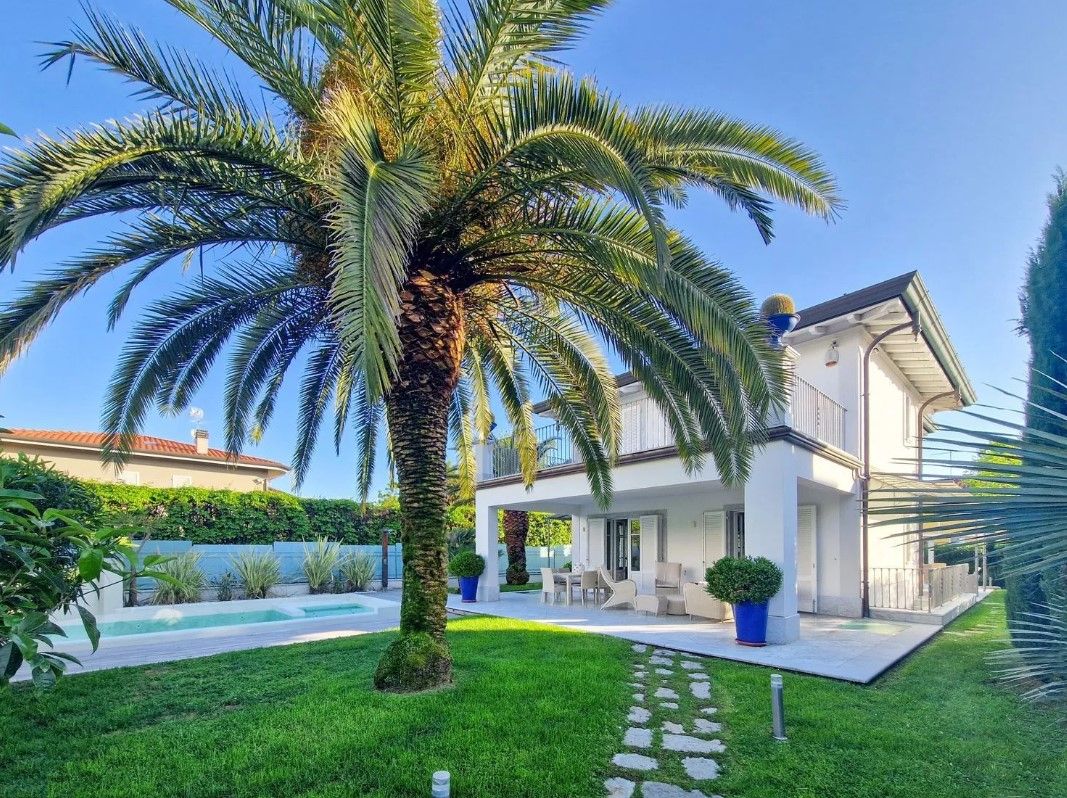 Villa in Forte dei Marmi, Italien, 240 m² - Foto 2
