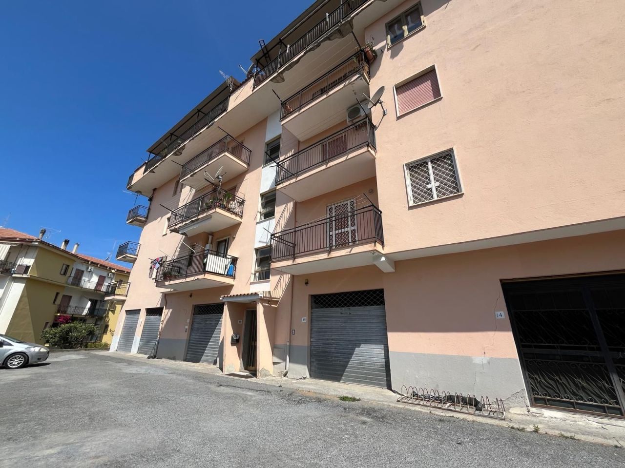 Appartement à Scalea, Italie, 160 m² - image 1