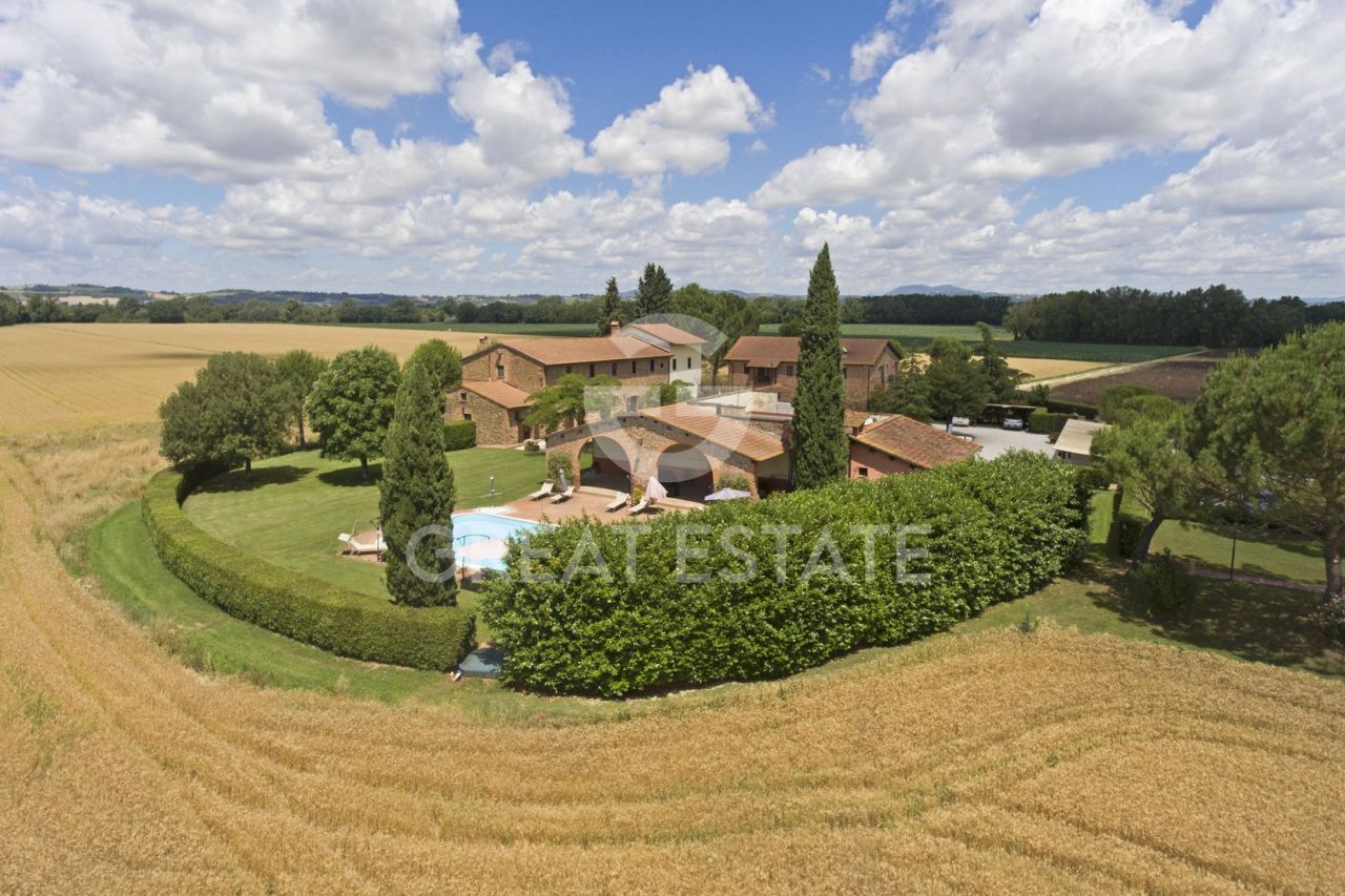 Maison à Deruta, Italie, 1 617.6 m² - image 1