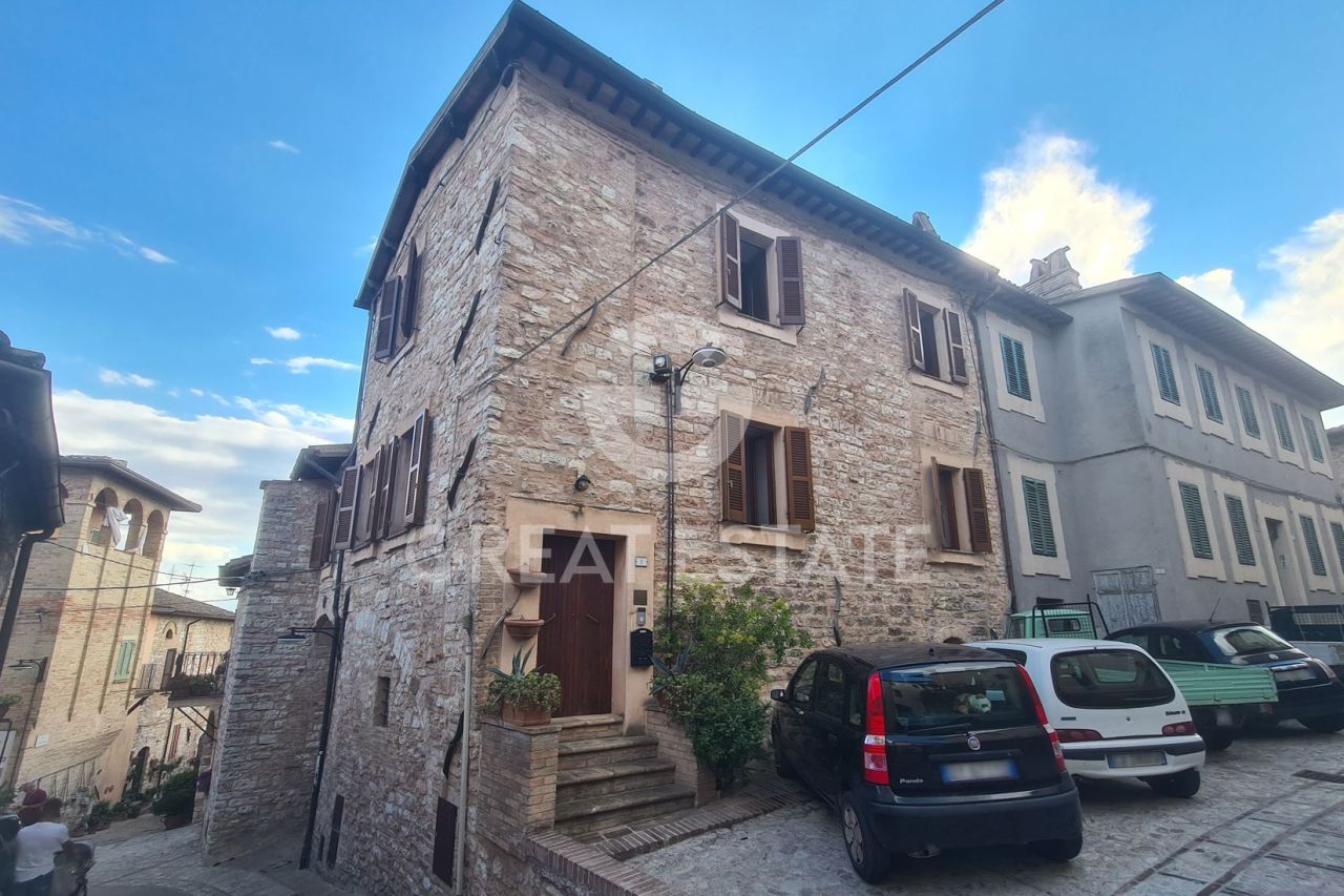 Appartement à Spello, Italie, 202.3 m² - image 1