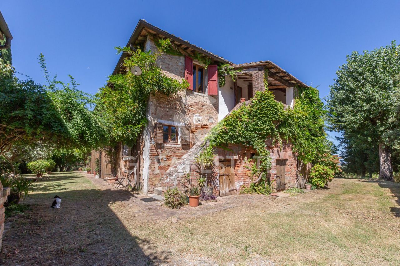 Maison à Chiusi, Italie, 923.05 m² - image 1