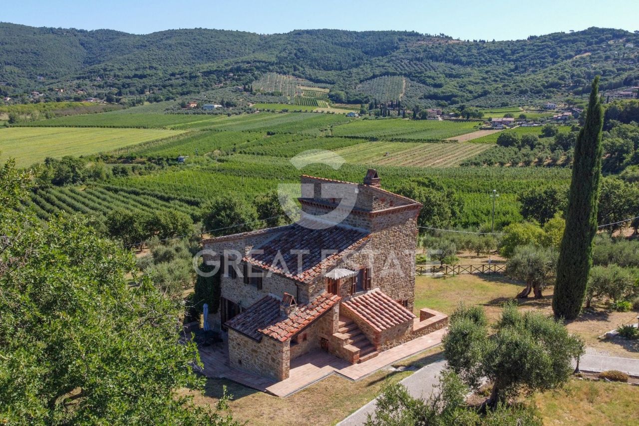 Maison à Passignano sul Trasimeno, Italie, 220.15 m² - image 1