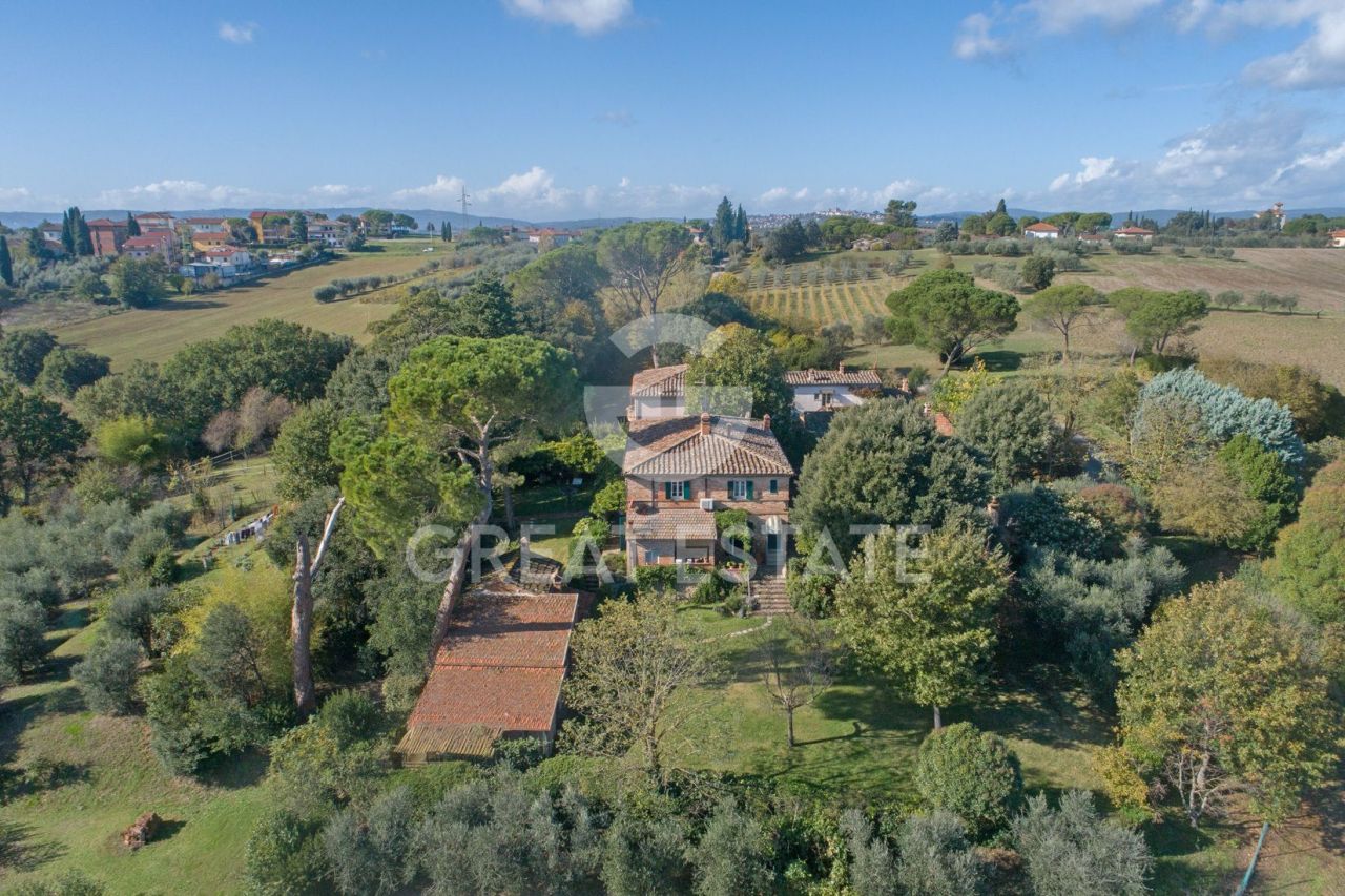 Maison à Foiano della Chiana, Italie, 352.25 m² - image 1