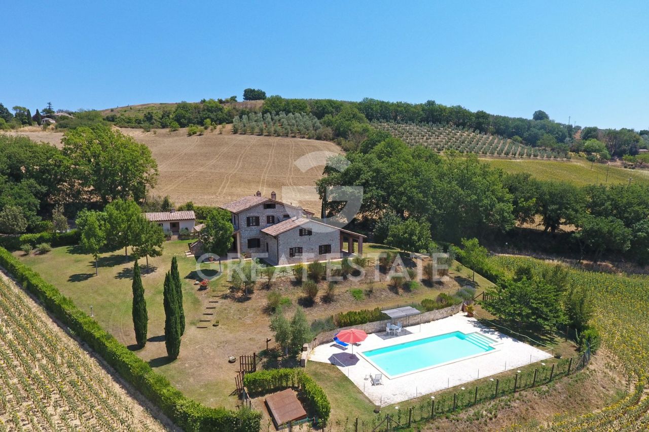 Maison à Lugnano in Teverina, Italie, 299.8 m² - image 1