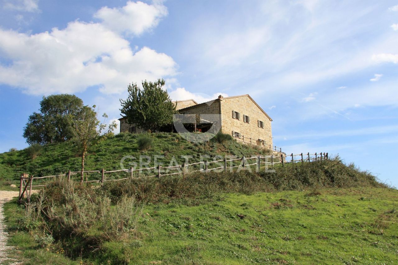 Casa en Viterbo, Italia, 569.15 m² - imagen 1