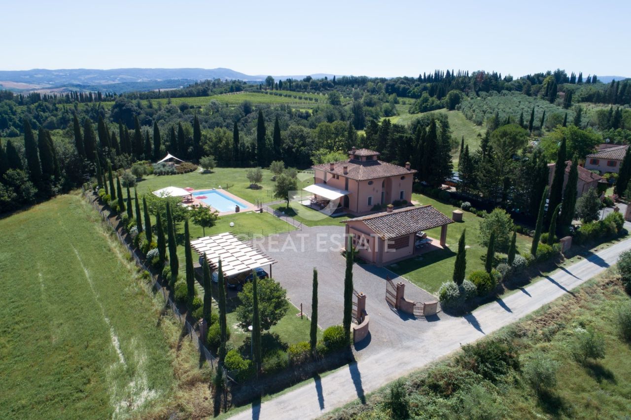 Villa en Lajatico, Italia, 411.5 m² - imagen 1