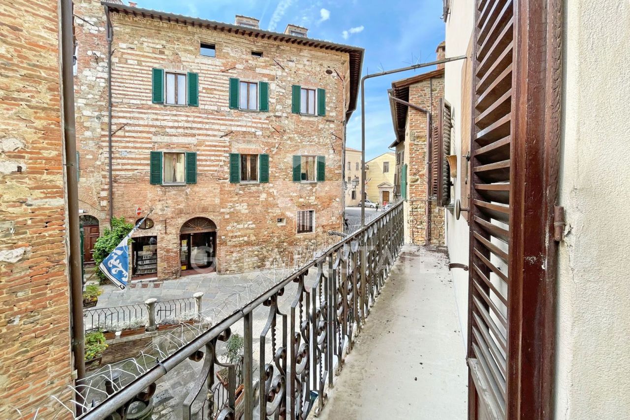 Appartement à Montepulciano, Italie, 186.2 m² - image 1