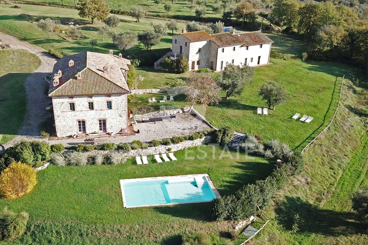 House in Montegabbione, Italy, 1 002.4 m² - picture 1