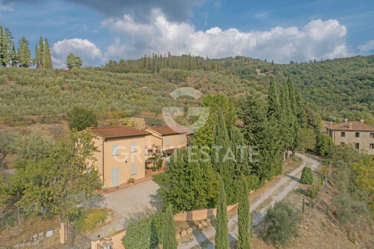 House in Castiglion Fiorentino, Italy, 215 m² - picture 1