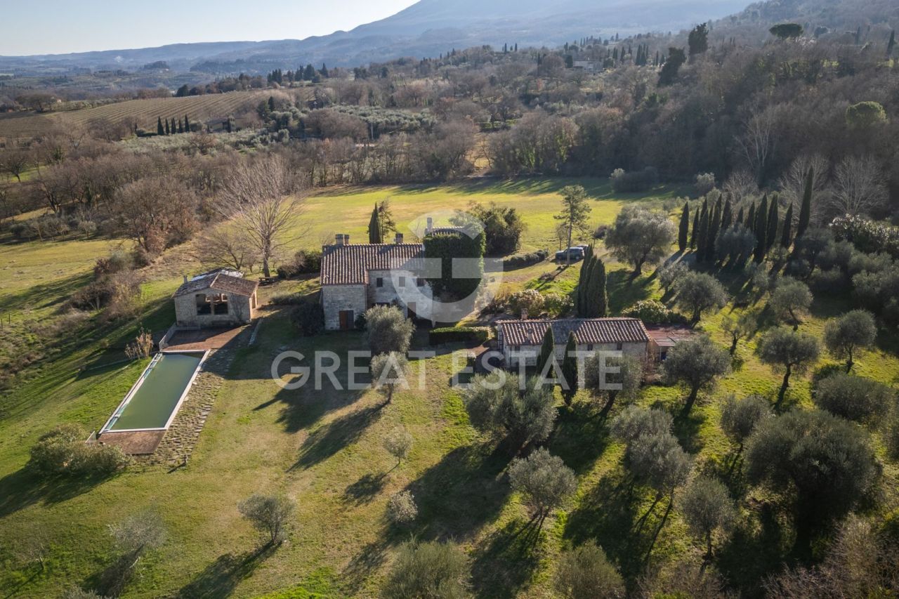 House in Sarteano, Italy, 623.4 m² - picture 1