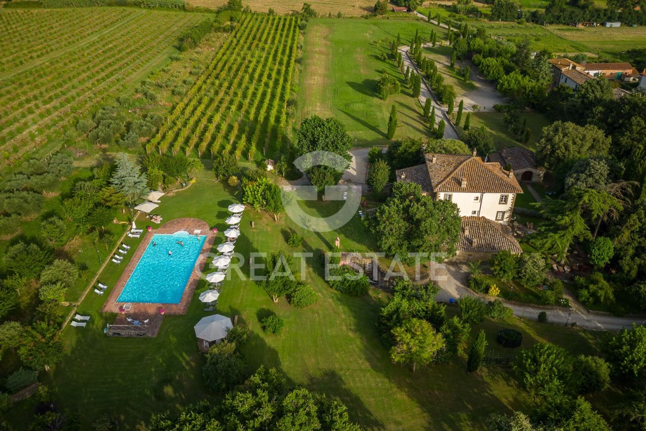 Casa en Cortona, Italia, 944 m² - imagen 2