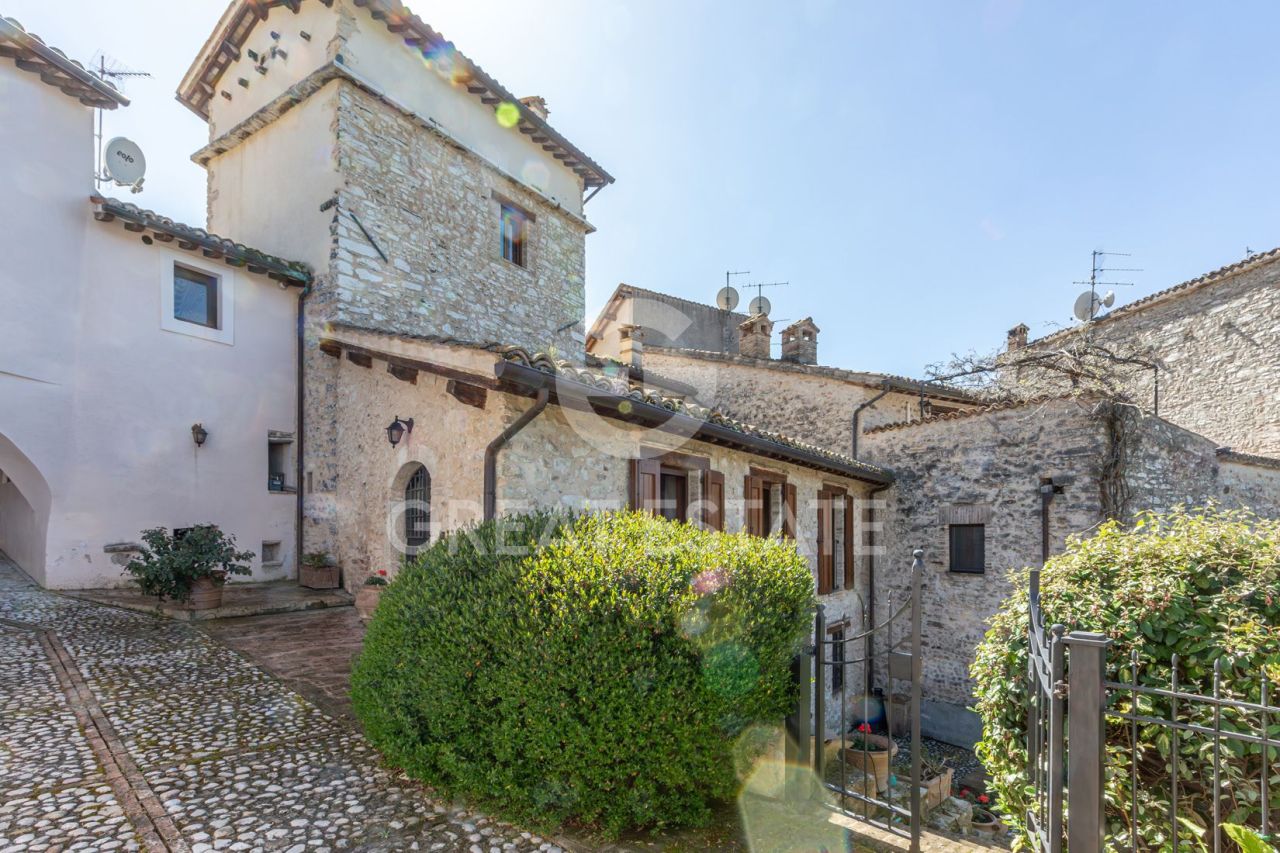 House in Spoleto, Italy, 259.5 m² - picture 4