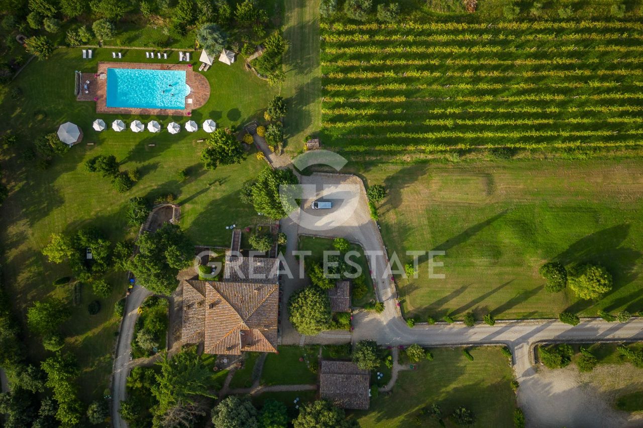 Casa en Cortona, Italia, 944 m² - imagen 4