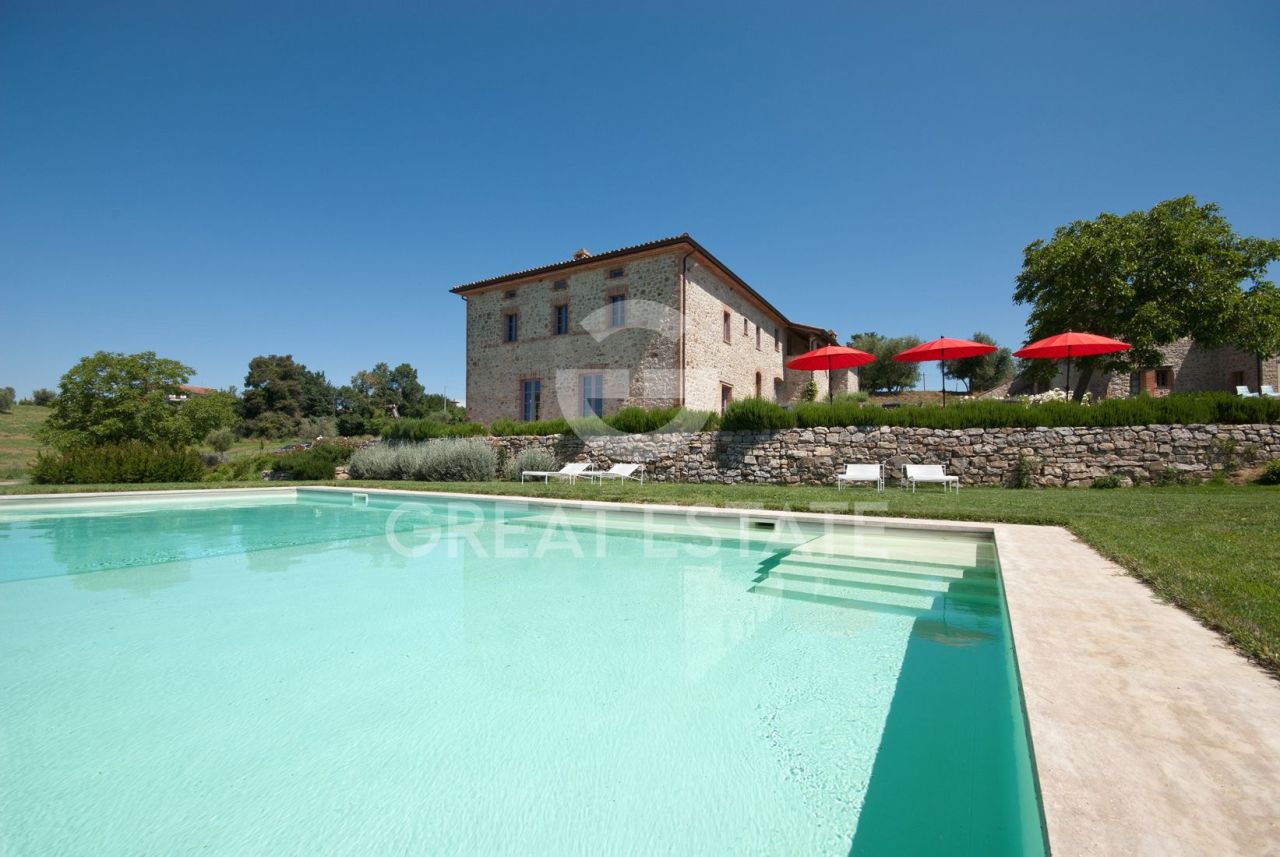 Casa en Montegabbione, Italia, 1 071.1 m² - imagen 4