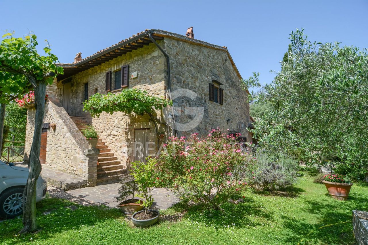 House Gualdo Cattaneo, Italy, 333.75 m² - picture 5