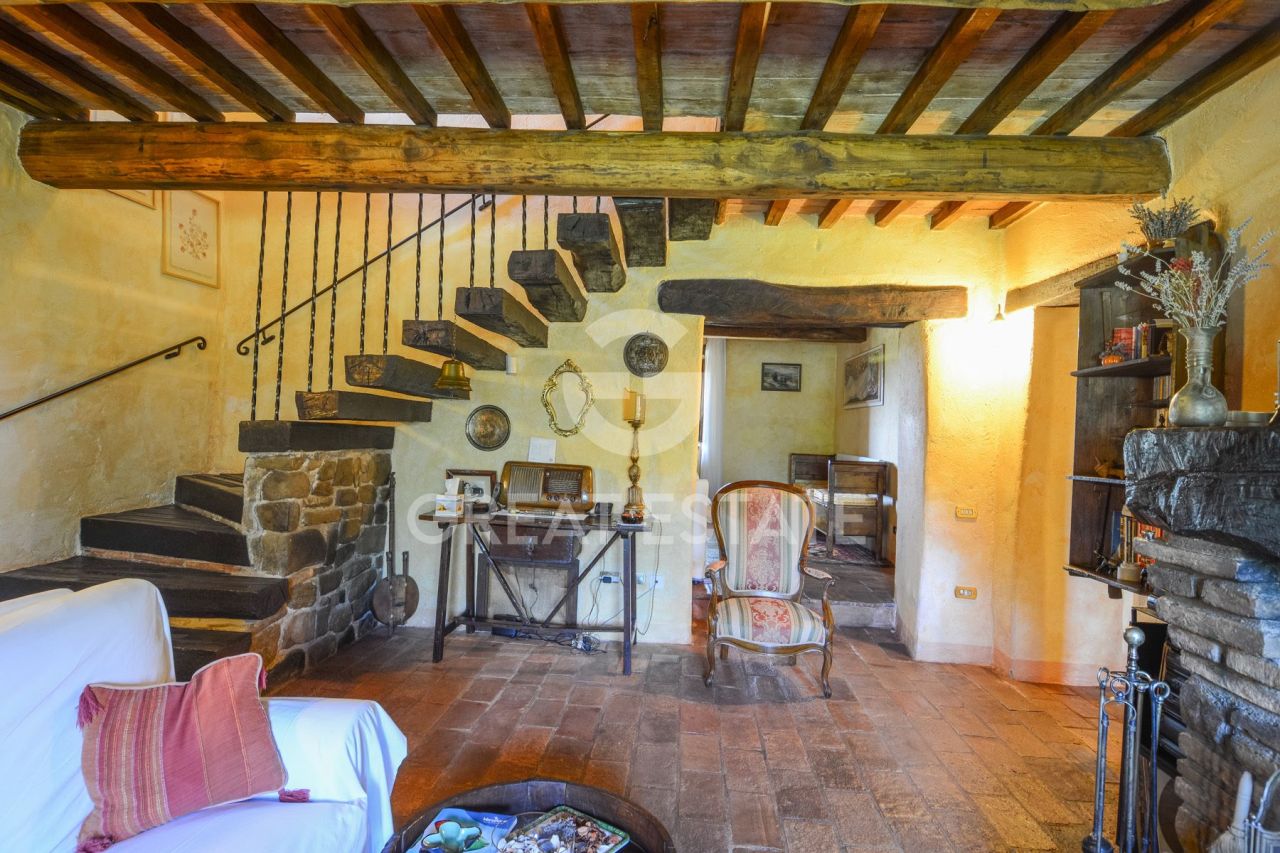 House Gualdo Cattaneo, Italy, 333.75 m² - picture 10