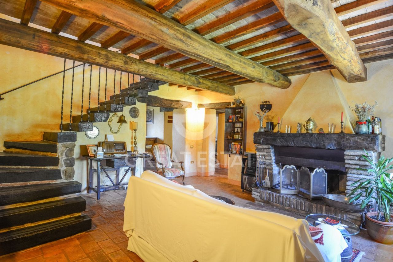 House Gualdo Cattaneo, Italy, 333.75 m² - picture 11