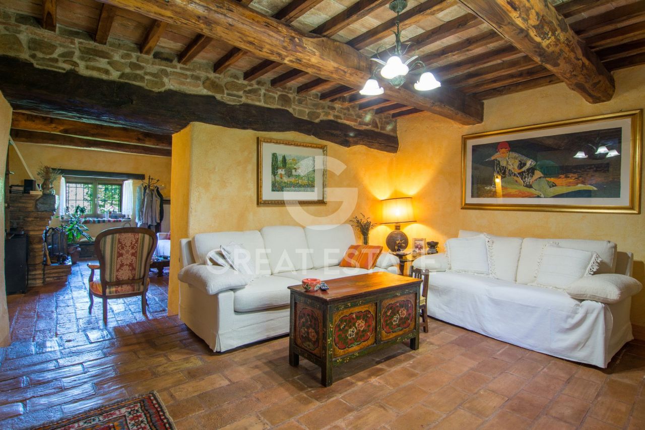 House Gualdo Cattaneo, Italy, 333.75 m² - picture 12