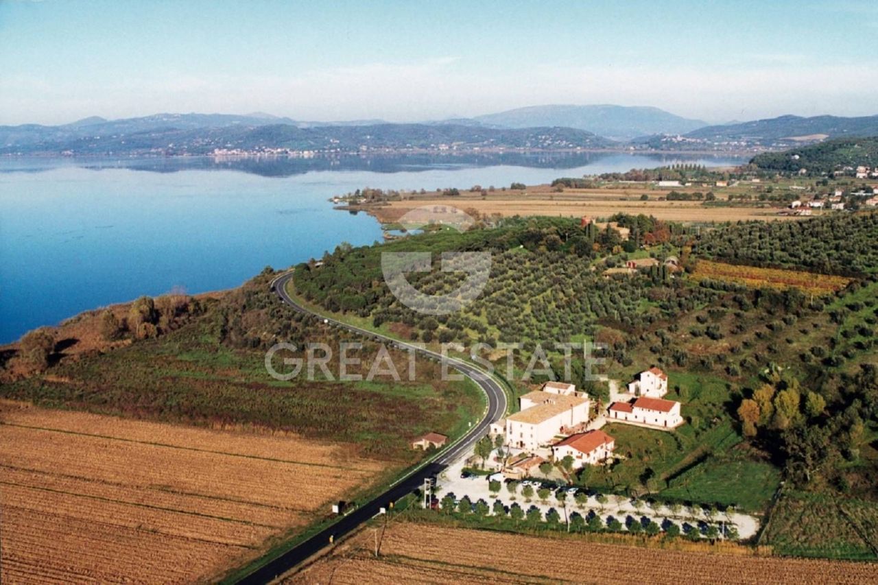 Casa adosada en Panicale, Italia, 3 066 m² - imagen 1