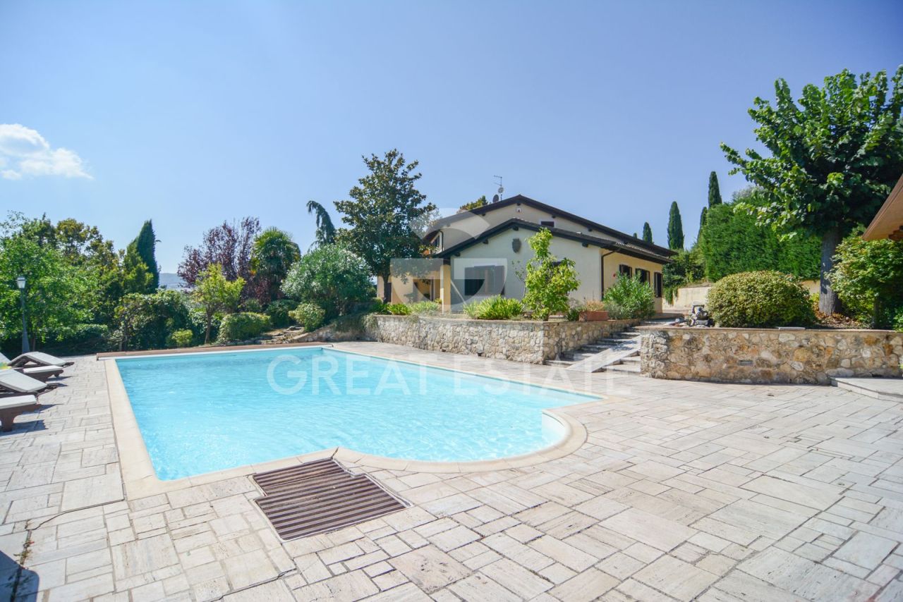 Villa in Todi, Italy, 489.55 m² - picture 5