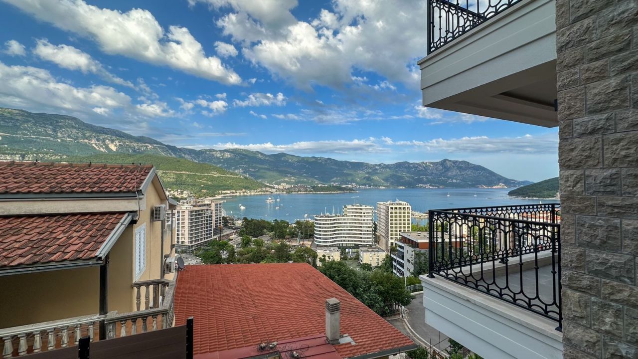 Apartment in Budva, Montenegro, 61 m² - Foto 1