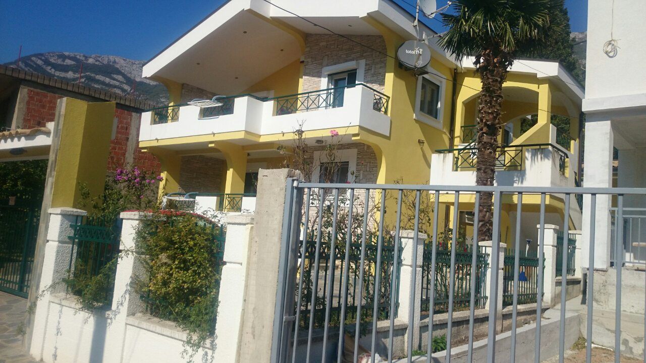 Haus in Sutomore, Montenegro, 200 m² - Foto 1